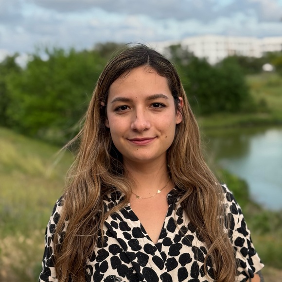 Meet your Posher, Ioana - Picture 1 of 1